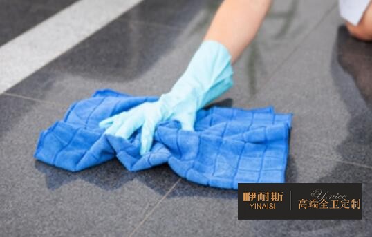 做完測(cè)試后將柜體擦拭干凈。